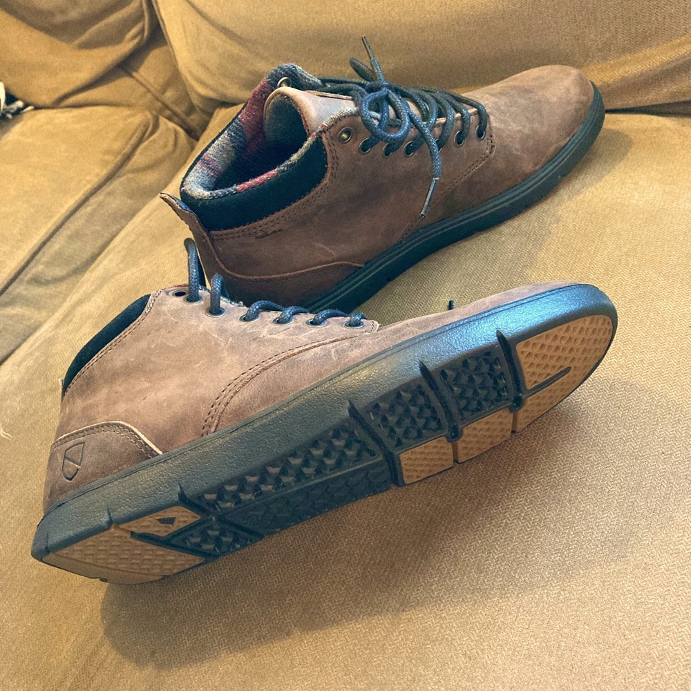 New with tags and box!! 👟 size 7 (mens) Emerica wind cruisers